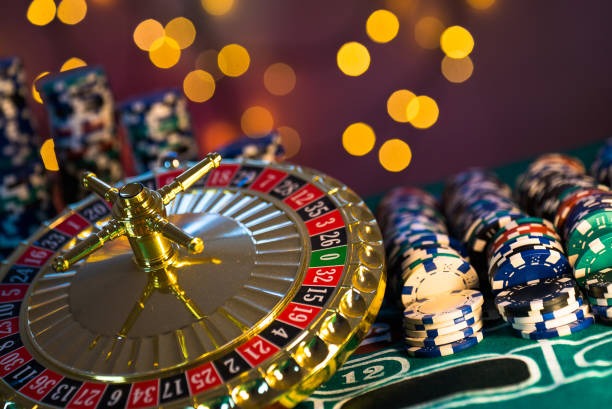 dingdongtogel 139 app home screen on Android and iOS showing live-dealer tables, sportsbook markets, and account balance